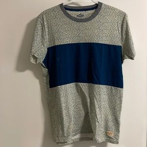 Hollister  tee shirt